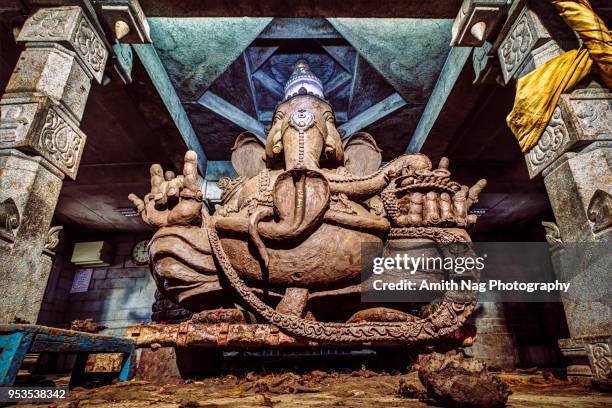 hindu god, ganesha at a temple near bangalore - ganesh chaturthi fotografías e imágenes de stock