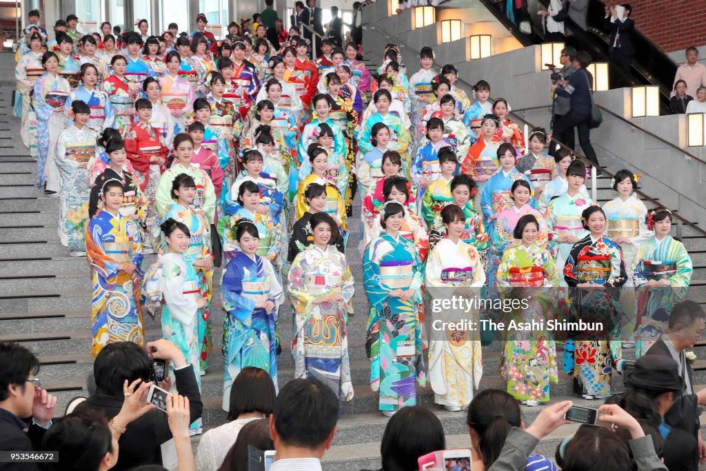 World In Living Colour As 100 Models Show Off Themed Kimono