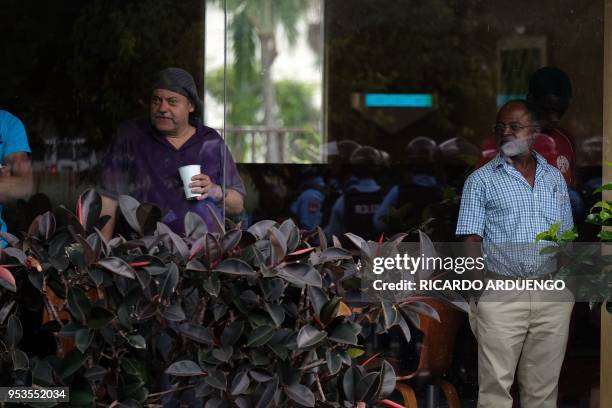 805 Restaurant Riot Stock Photos, High-Res Pictures, and Images - Getty ...