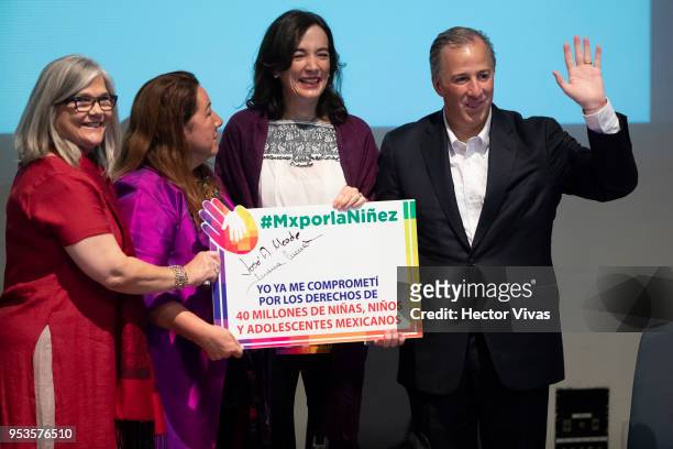 Jose Antonio Meade presidential candidate for the Coalition All For Mexico poses for pictures with his wife Juana Cuevas during the signing of...