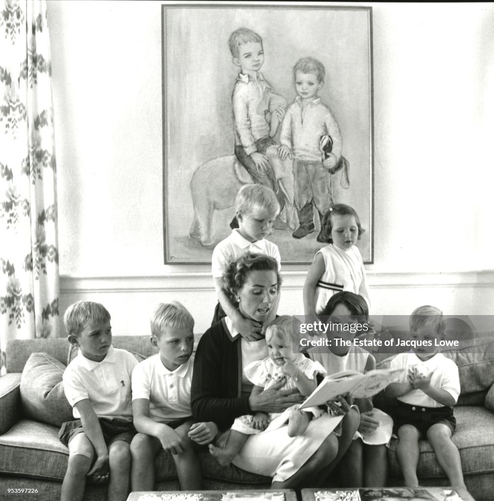 Ethel Kennedy Reads To Her Kids