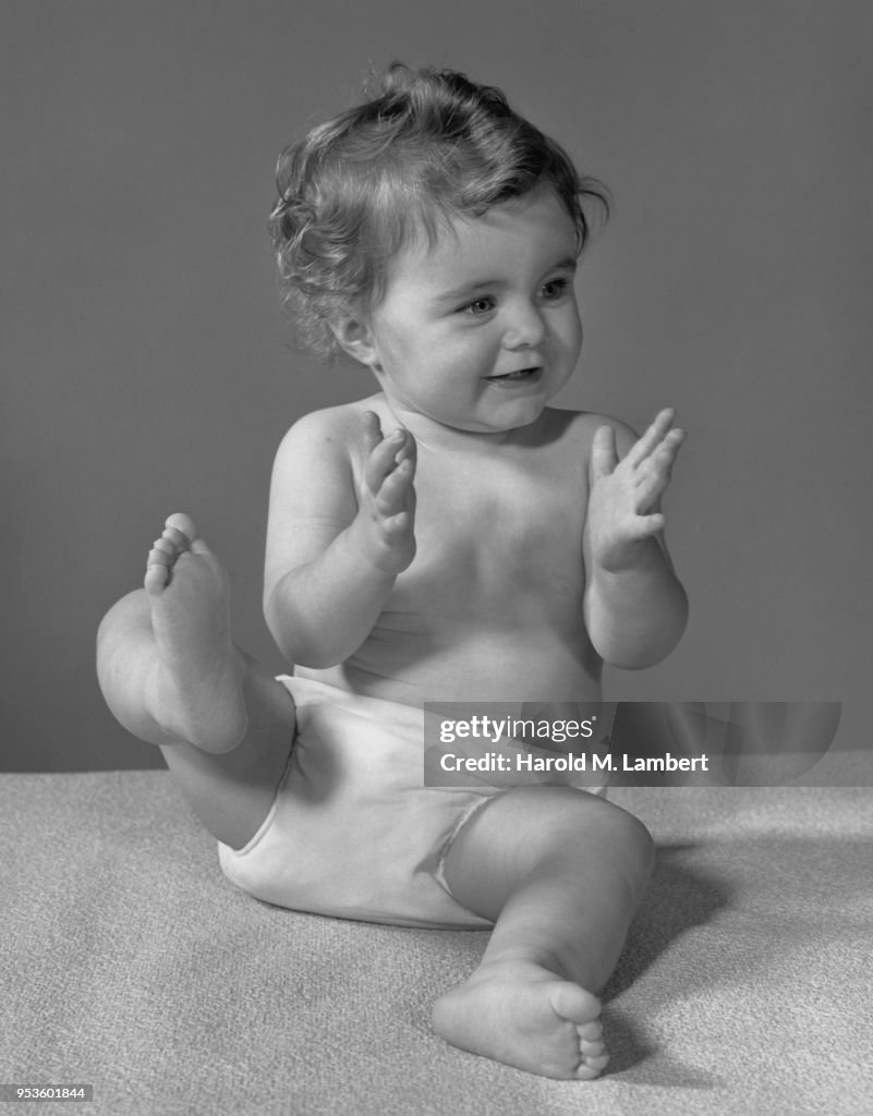 CUTE BABY GIRL CLAPPING HANDS