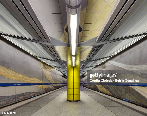 subway station grosshadern, munich - christian beirle fotografías e imágenes de stock
