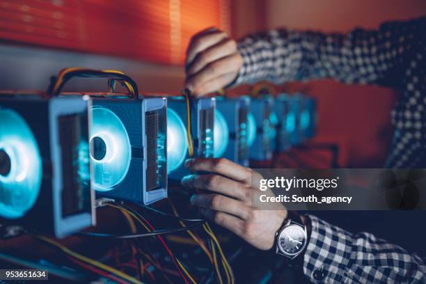 man preparing mining rig - bitcoin mining imagens e fotografias de stock