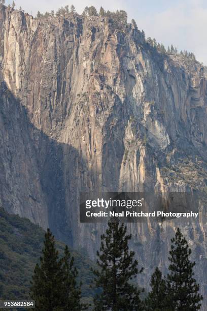 granite peaks yosemite national park - neal pritchard stockfoto's en -beelden
