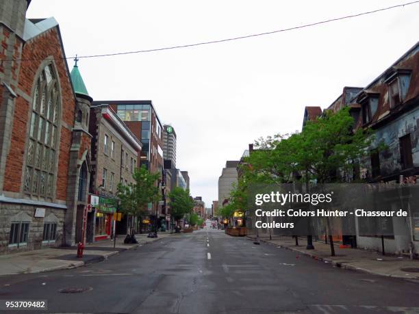 st catherine street montreal - montreal street stock pictures, royalty-free photos & images