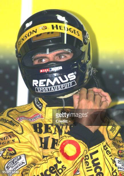 Jordan-Mugen-Honda driver Damon Hill puts his helmet on before the first free practice session, 30 July 1999 in the pits of the Hockenheim racetrack...