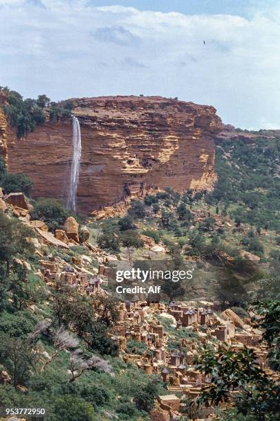 cliff of bandiagara (land of the dogons), mopti region, mali - mopti stock pictures, royalty-free photos & images