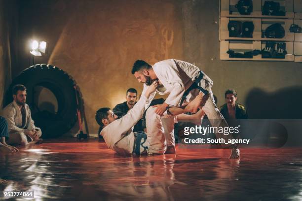 jujitsu training class - martial arts tournament stock pictures, royalty-free photos & images