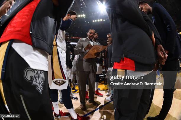 Head Coach Alvin Gentry of the New Orleans Pelicans writes a play during the game against the Golden State Warriors in Game Two of Round Two of the...