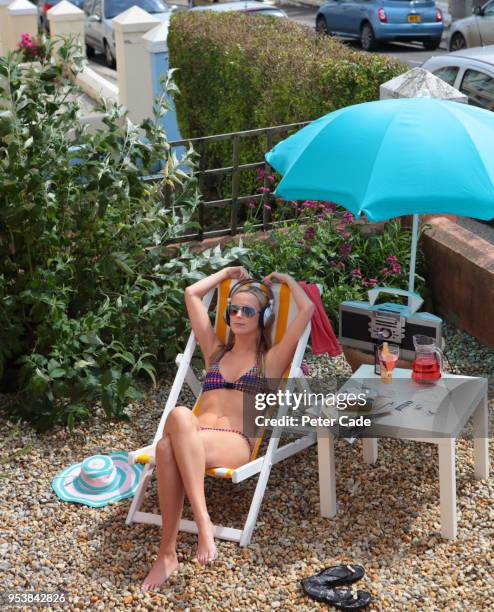 urban sunbathing - deckchair stock pictures, royalty-free photos & images