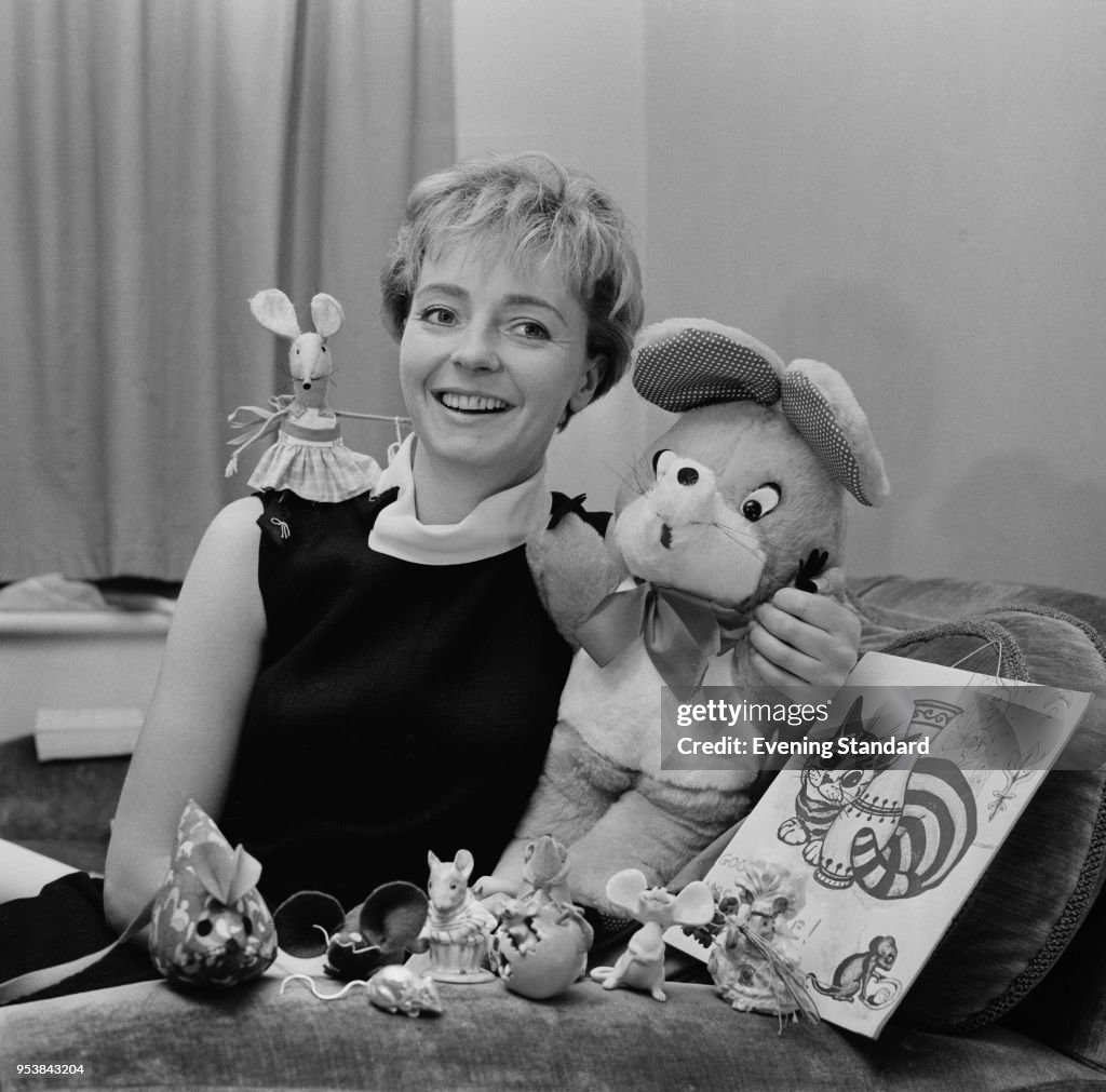 Barbara Leigh-Hunt