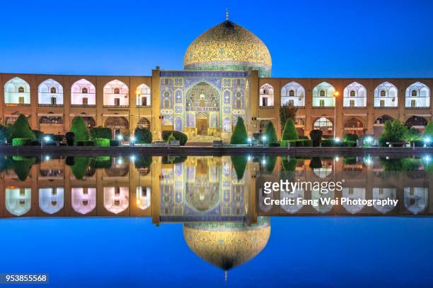 sheikh lotfollah mosque at night, isfahan, iran - isfahan foto e immagini stock