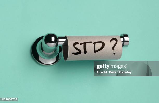 std  on toilet roll - ets fotografías e imágenes de stock