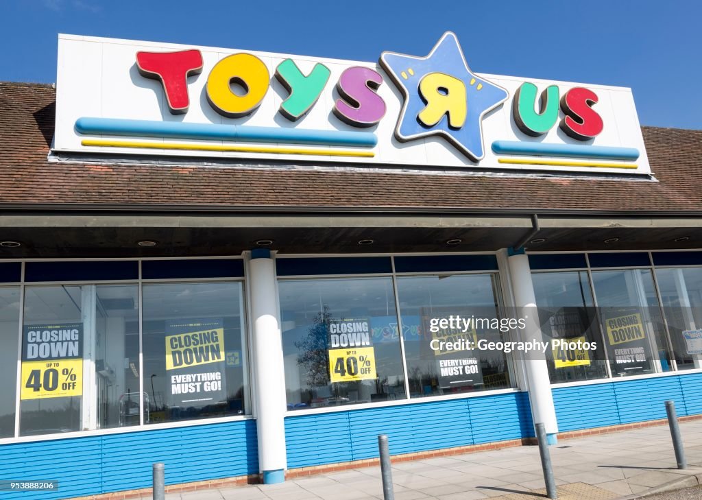Toys R Us store shop closing down, Copdock, Ipswich, Suffolk, England, UK