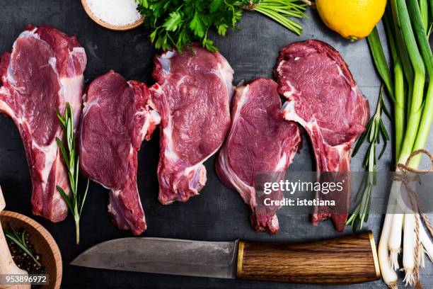 fresh raw uncooked veal steaks with ingredients - carne roja fotografías e imágenes de stock