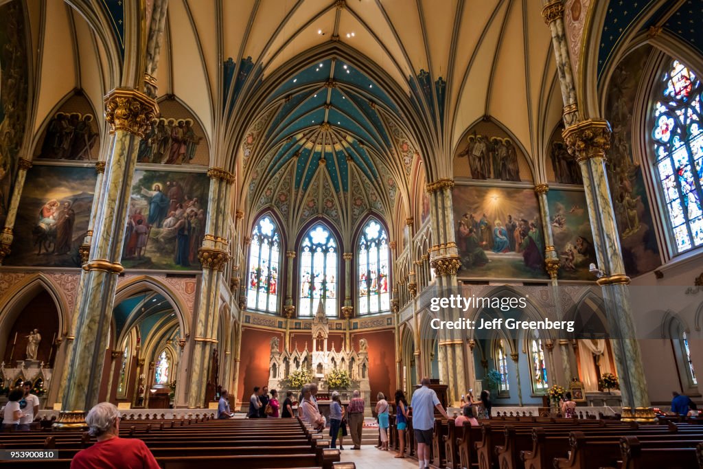 Georgia, Savannah, Cathedral of St. John the Baptist, Gothic architecture and vaulted ceiling