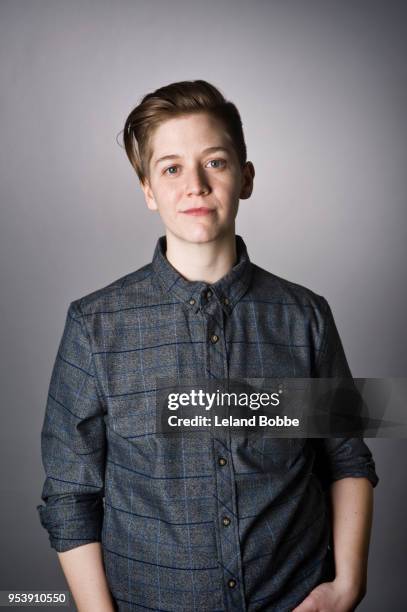 studio portraits of non-binary androgynous looking person - androgynous stock-fotos und bilder