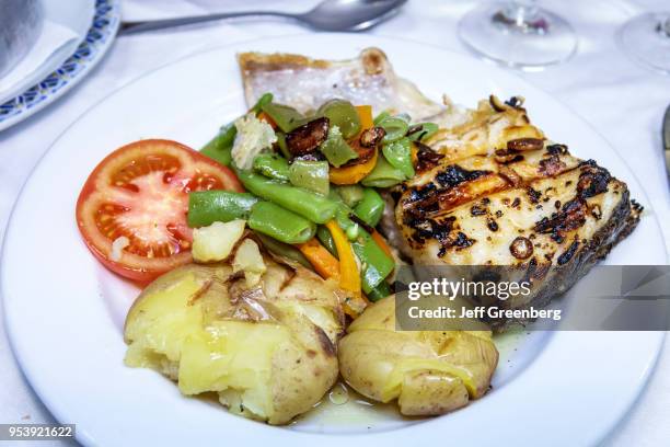 Portugal, Lisbon, Rossio, Restaurante Prazeres do Mar, Marisqueira, seafood plate.