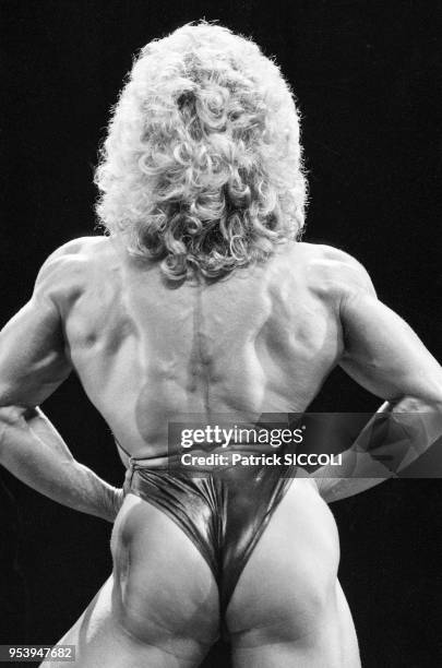 Bodybuildeuse lors du championnat du monde de bodybuilding à Nice le 9 avril 1988, France.