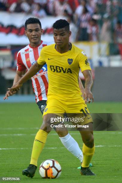 Teofilo Gutierrrez of Junior vies for the ball with Wilmar Barrios of Boca Juniors during a Copa CONMEBOL Libertadores match between Junior and Boca...