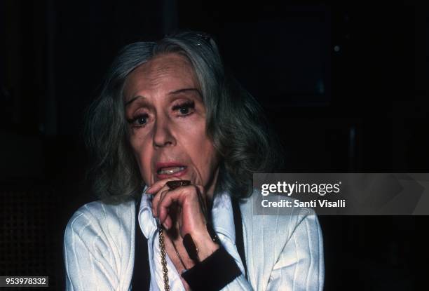 Gloria Swanson at home posing for a photo on October 15, 1980 in New York, New York.