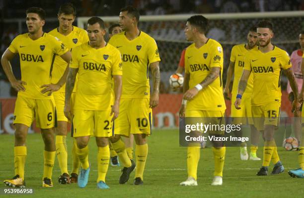 Players of Boca leave the field after a Copa CONMEBOL Libertadores match between Junior and Boca Juniors at Estadio Metropolitano on May 2, 2018 in...