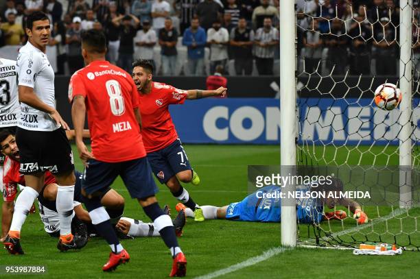 Martin Benitez of Argentina's Independiente, scores against Brazil's Corinthians, during their 2018 Copa Libertadores football match held at Arena...