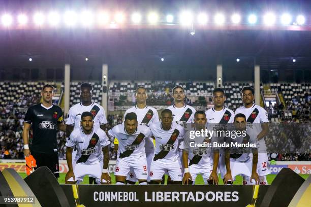 Players of Vasco da Gama pose for photographers during a match between Vasco da Gama and Cruzeiro as part of Copa CONMEBOL Libertadores 2018 at Sao...