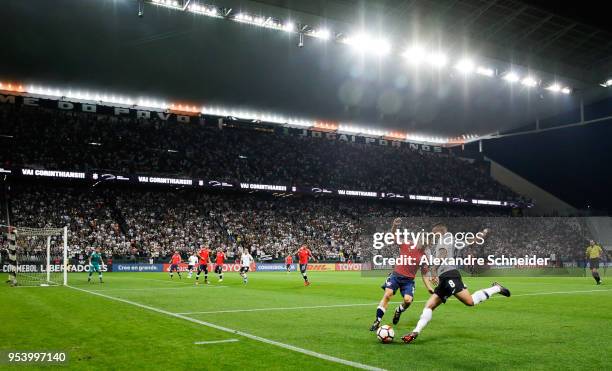 Players of Corinthians of Brazil and of Independiente of Argentina in action during the match for the Copa CONMEBOL Libertadores 2018 at Arena...