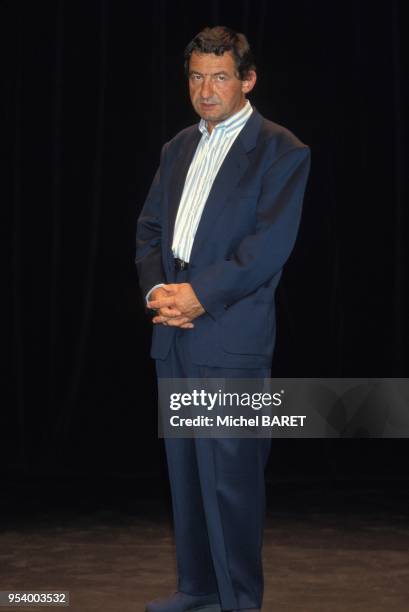 Humoriste Pierre Desproges sur scene au Theatre Grevin, en octobre 1986 a Paris, France.