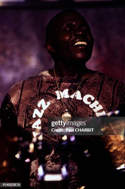 Le batteur aléricain Elvin Jones sur scène à Paris, en octobre 1996, France.