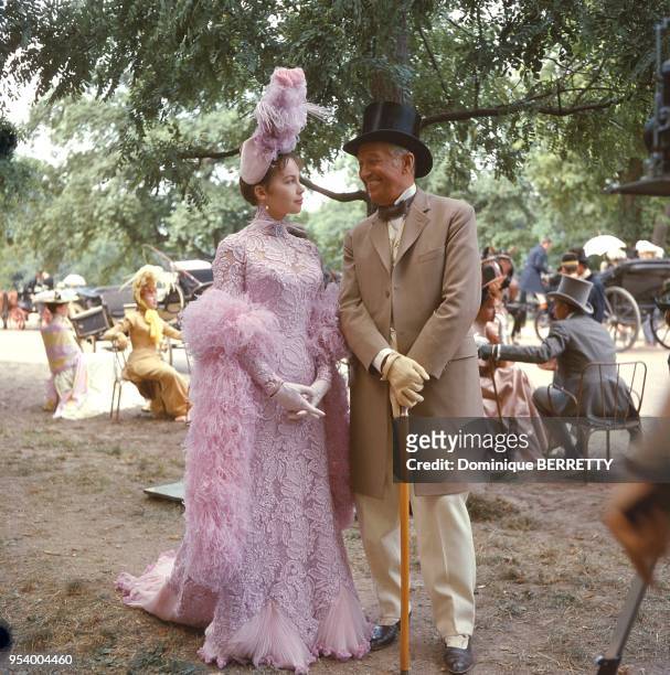 Leslie Caron et Maurice Chevalier pendant le tournage du film ?Gigi? réalisé par Vincente Minnelli, à Paris, en France, en 1958.