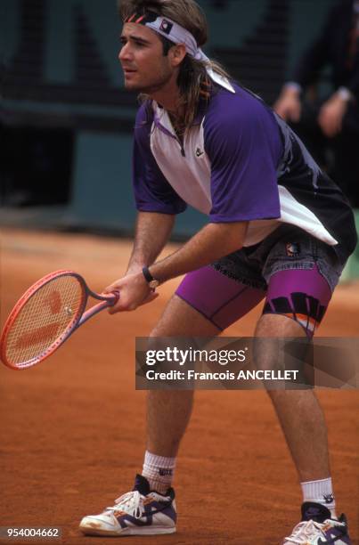 Le joueur de tennis américain Andre Agassi pendant le tournoi de Roland Garros à Paris, en 1991, France.