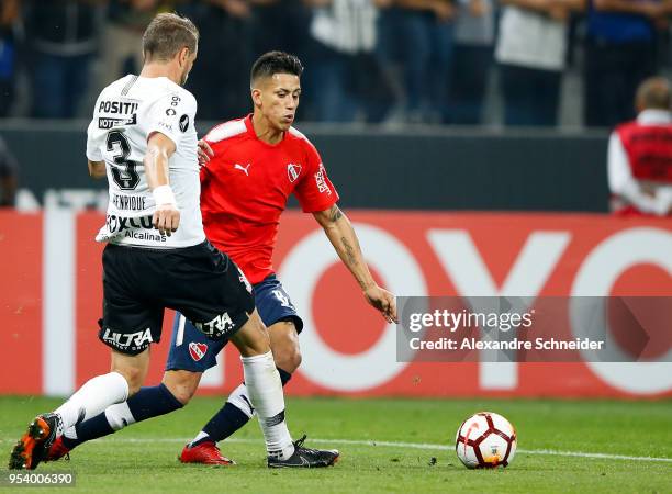 Henrique of Corinthians of Brazil and Meza of Independiente of Argentina in action during the match for the Copa CONMEBOL Libertadores 2018 at Arena...