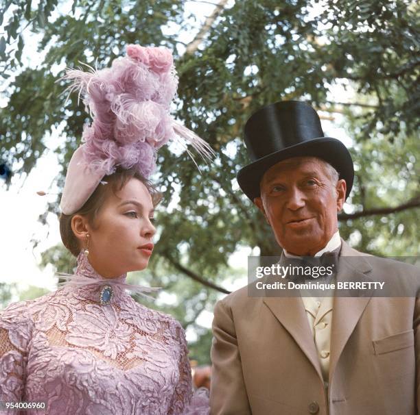 Leslie Caron et Maurice Chevalier pendant le tournage du film ?Gigi? réalisé par Vincente Minnelli, à Paris, en France, en 1958.