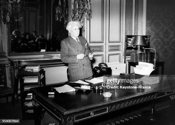 Abel Bonnard, ministre de l'Education, à son bureau, à Paris, France en 1943.