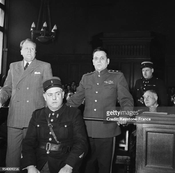 Ingénieur Romanov et le général soviétique Leonid Roudenko, principal témoin à charge, au procès Kravchenko contre 'Les Lettres françaises' à Paris,...