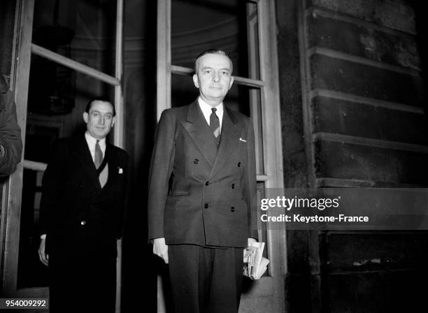 Georges Bidault, président du Conseil, à sa sortie de l'Elysée, à Paris, France en 1950.