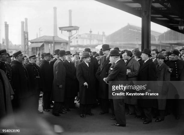 Messieurs Flandin et Laval sur le quai de la Gare de Lyon à Paris, France le 10 avril 1935.