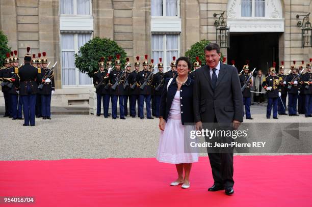 Xavier Darcos et son épouse à l'Elysée pour la visite du Pape Benoit XVI le 12 septembre 2008 à Paris, France.