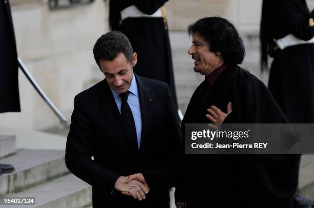 Le dirigeant libyen Mouammar Kadhafi a rencontré pour la seconde fois Nicolas Sarkozy à Paris le 12 mars 2012, France.