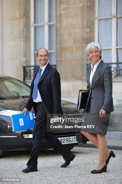 Eric Woerth et Christine Lagarde à la sortie du conseil des ministres à l'Elysée le 6 janvier 2007 à Paris, France.