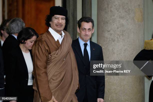 Mouammar Kadhafi est reçu au Palais de l'Elysée par Nicolas Sarkozy à Paris le 10 décembre 2007, France.