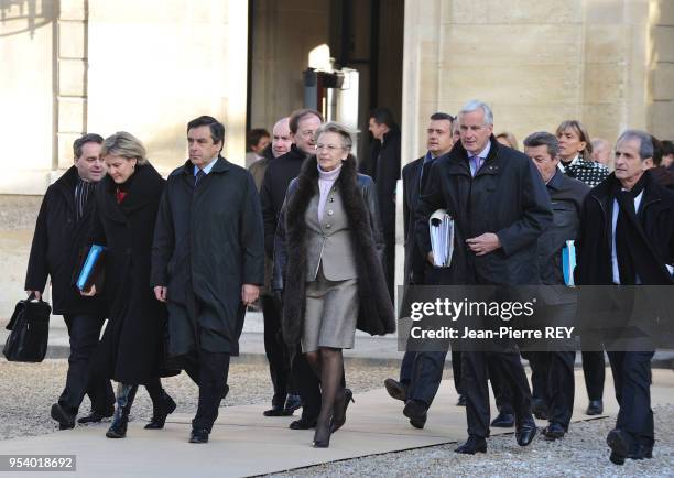 Francois Fillon et son gouvernement arrive à l'Elysée pour le conseil des ministres le 17 janvier 2009 à Paris, France.