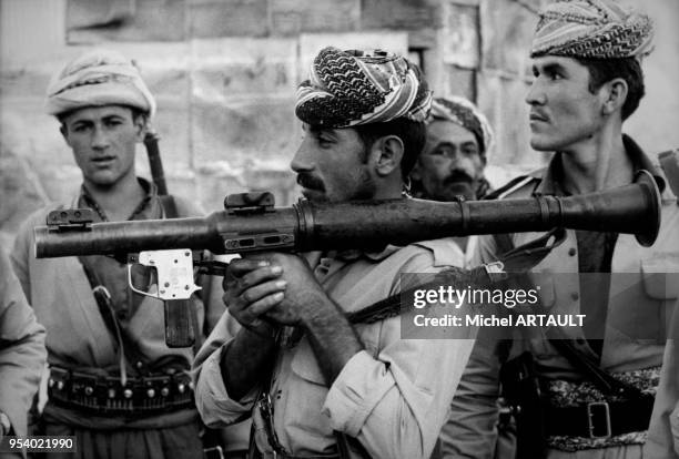 Les Peshmergas du général Barzani en position sur le front de Quala Diza, en septembre 1974, Iran.