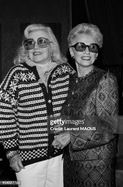 Actrice américaine Ginger Rogers avec Paulette Coquatrix en juin 1987 à Cabourg, France.