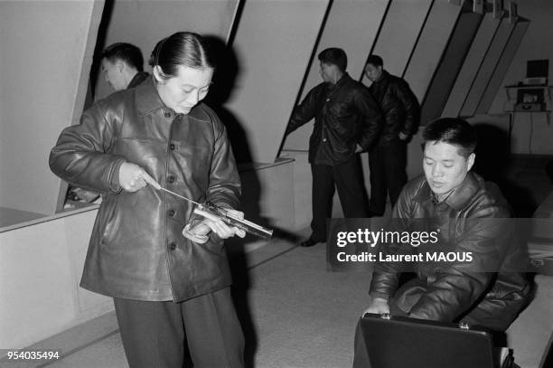 Séance d'entraînement pour l'équipe militaire de tir de la République populaire de Chine actuellement à Fontainebleau dans le cadre d'échanges...