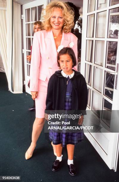 Katia Tchenko avec sa fille Eleonore lors du Trophée Lancôme à Saint-Nom-la-Bretèche en septembre 1995, France.