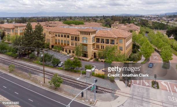 aerial: netflix & roku headquarters in los gatos, silicon valley, usa - jonathan clark stock pictures, royalty-free photos & images